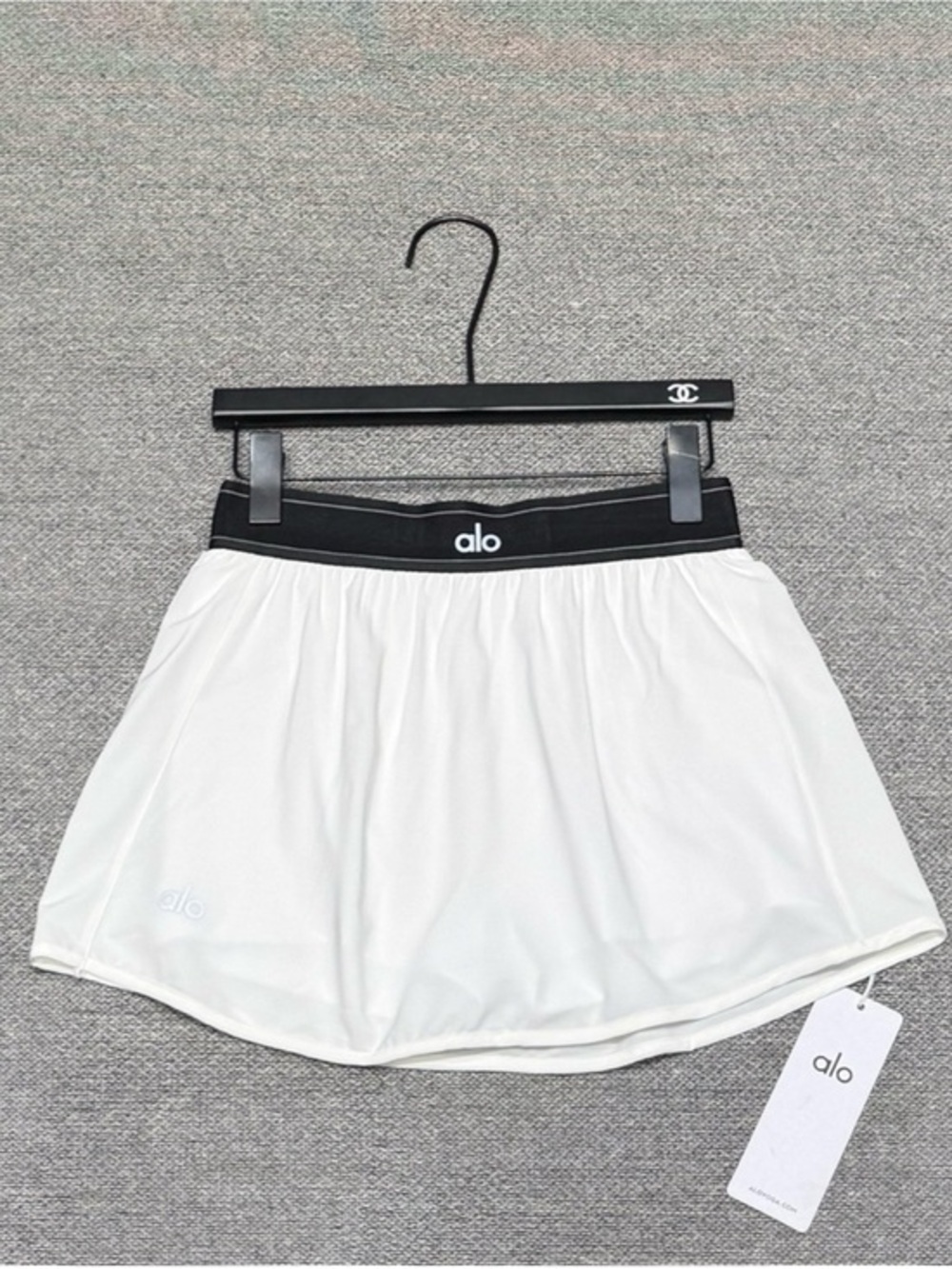 ALO Yoga White Mini Skirt with Black Waistband - Picture 1 of 4